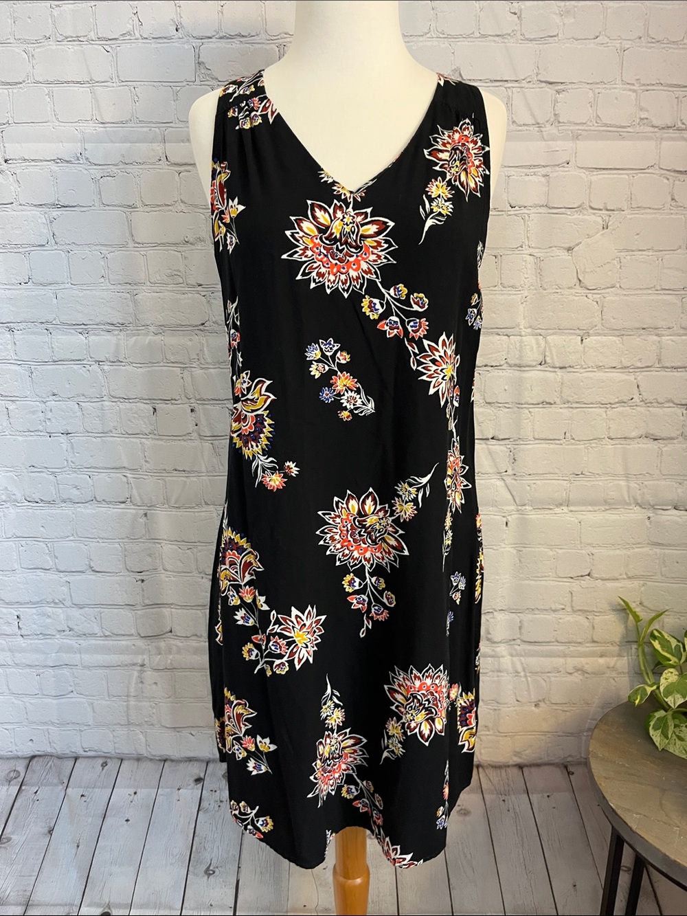 Old Navy Black Floral V-Neck Sleeveless Dress